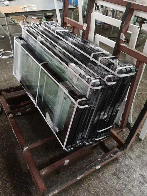 位于江宁区的花塘村墩子上的门窗厂是一家专业制作与加工销售仿古铝